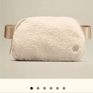lululemon sherpa belt bag - limited edition